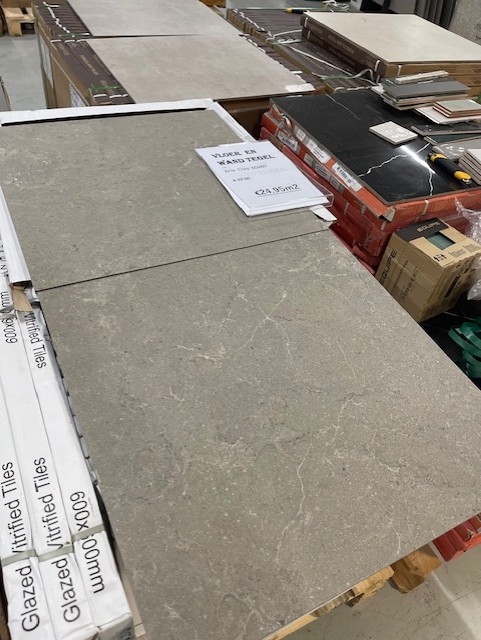 Grijsbeige vloertegel 60x60